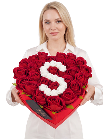 Kırmızı Kadife Kalp Kutuda Aşkın Baş Harfi