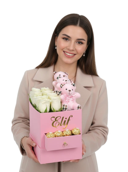 Kare Kutuda Beyaz Gül Ayıcık ve Çikolata