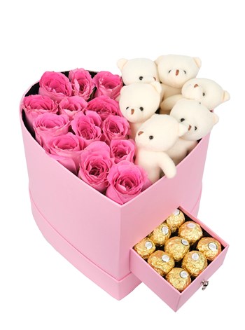 Kalp Kutuda Pembe Gül Ayıcıklar ve Çikolata