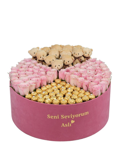 Pembe Kadife Dev Kutuda Gül ve Rocher Çikolata
