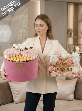 Premium Kadife Kutuda Güller ve Zincirli Çanta Set