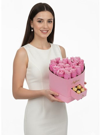 Pembe Kalp Çekmeceli Kutuda Pembe Güller ve Çikolata