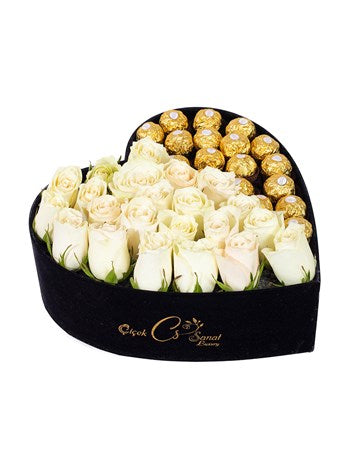 Siyah Kadife Kalp Kutu İçerisinde Beyaz gül ve Rocher Çikolata