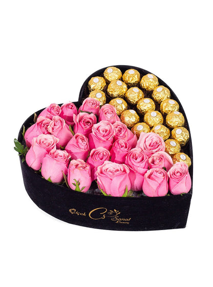 Siyah Kadife Kalp Kutu İçerisinde Pembe gül ve Rocher Çikolata